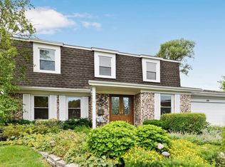 32 Merlin Ct, Deerfield, IL 60015