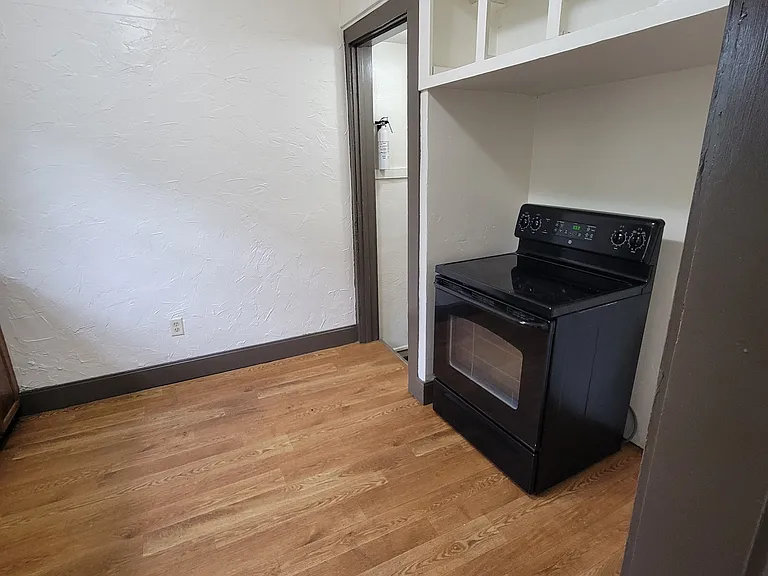 656 Spicer St — Photo 13
