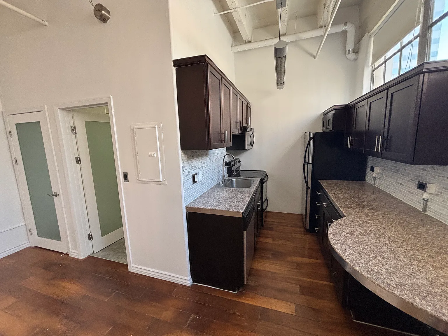 Studio, 550 sqft, $1,650 — Photo 2