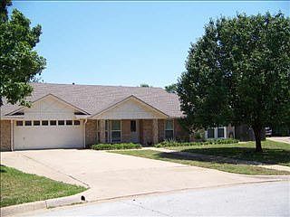 1st image of 213 Stratford Ct