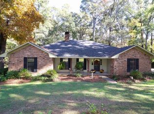709 Oakhurst Dr, Bastrop, LA 71220
