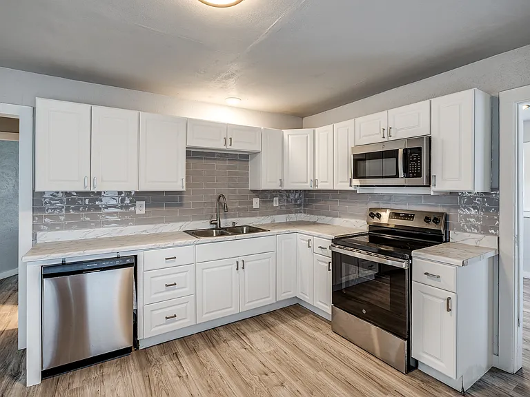 105 S K Ave — Photo 16