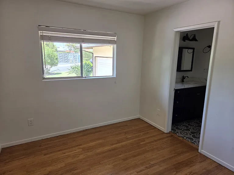 4734 Laurelgrove Ave — Photo 9