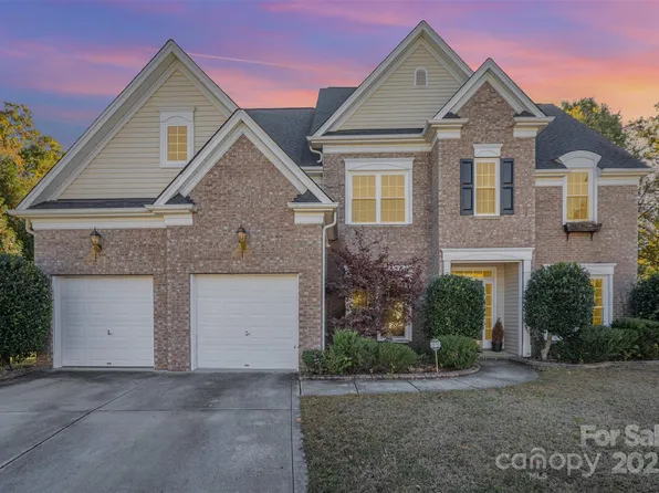 4901 Riverview Dr, Harrisburg, NC 28075