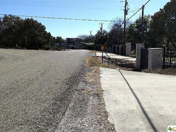 3rd image of 516 Lakebreeze Dr