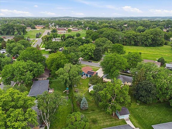 5th image of 345 Kennedy Dr