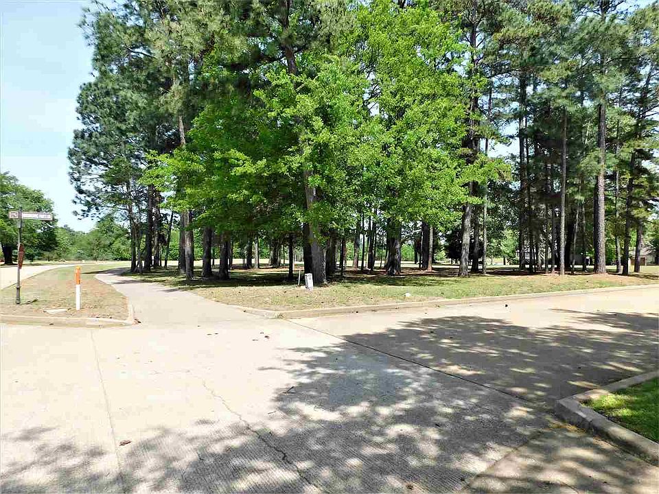 1st image of 101 Whispering Pines Dr