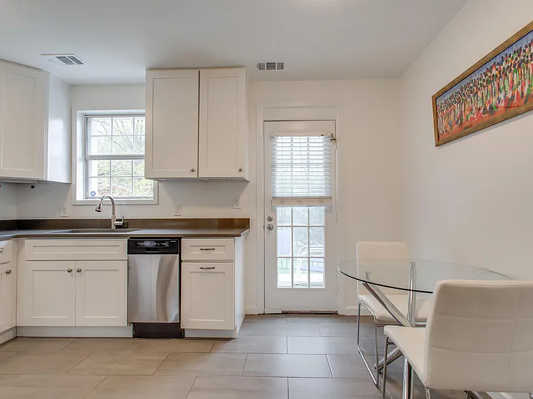 2707 S Walter Reed Dr #B — Photo 4