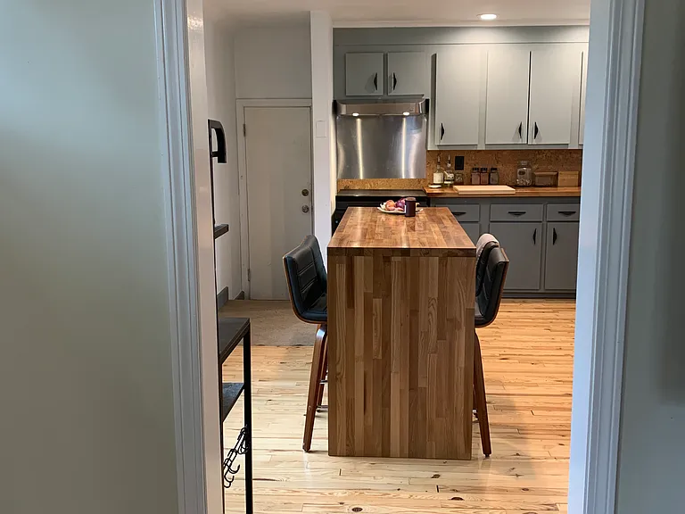 22 Edgewater Rd — Photo 3