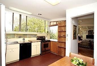 4th image of 24 Coolidge Ave