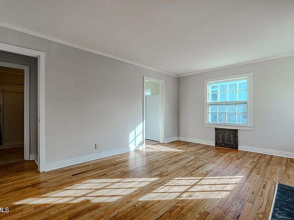 4th image of 2233 Lawson Ave