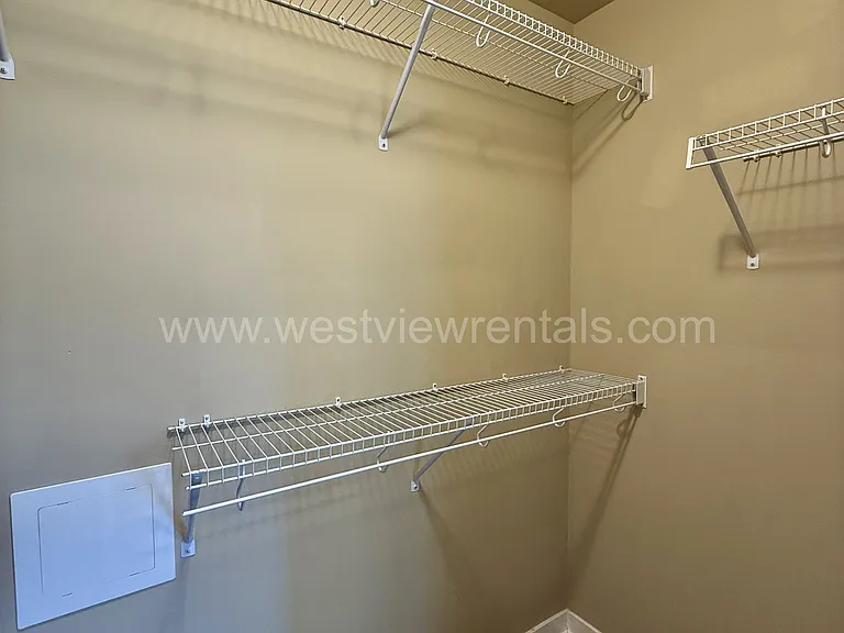 200 E Maple St — Photo 189