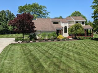 888 Meadowdale Ct, Valparaiso, IN 46383