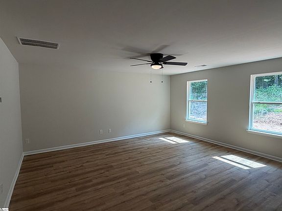 4th image of 128 Barwood Cir