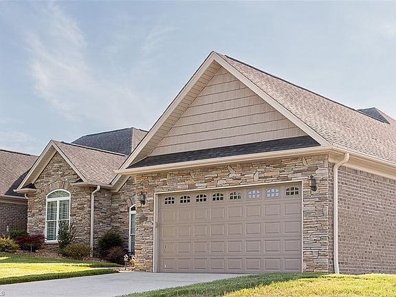 4th image of 121 Greystone Ln