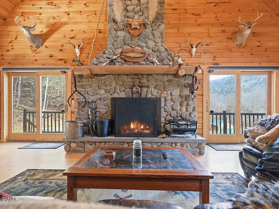 8th image of 992 Winterdale Rd
