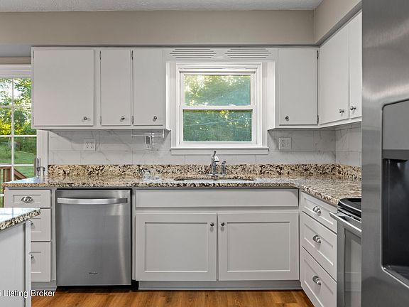 5th image of 320 Hazel Lawn Dr