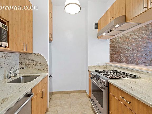 3rd image of 426 West Broadway