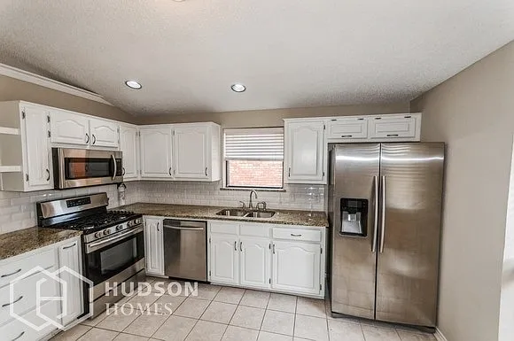 330 Bryant Ln — Photo 4