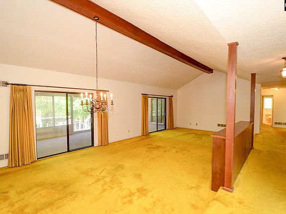 4th image of 224 Park Shore Dr W