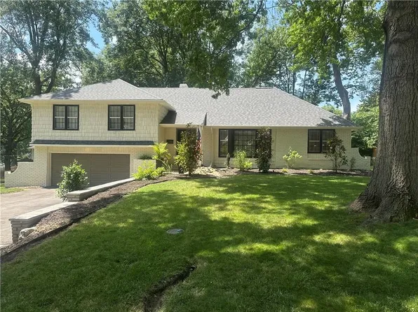 8020 Juniper Dr, Prairie Village, KS 66208