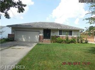 555 Button Rd, Bedford, OH 44146