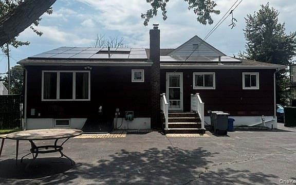3rd image of 59 FARMERS Avenue