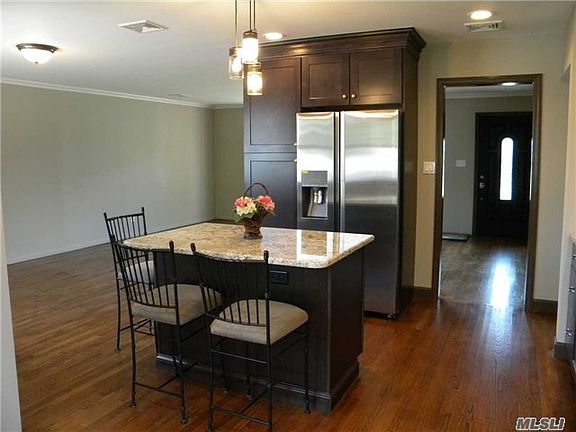 3rd image of 4085 Bayberry Ln