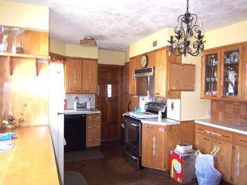 5th image of 165 Margaret Dr