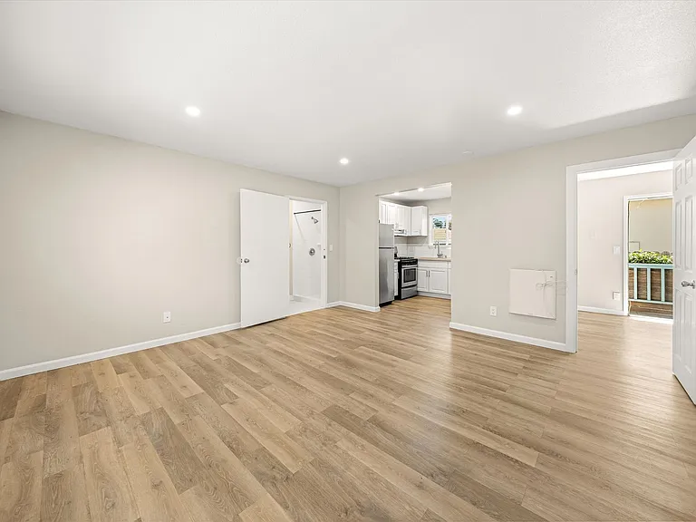 130 S Soledad St — Photo 15