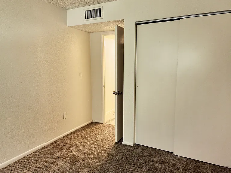 3363 W Harmont Dr #3 — Photo 8