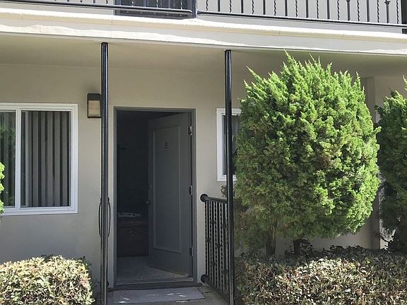 3rd image of 329 Calle Miramar APT B