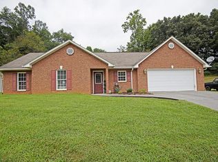 168 Hunters Run Ln, Mt Carmel, TN 37645
