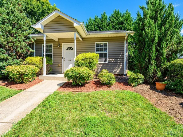 1209 Camelot Ct NE, Lenoir, NC 28645