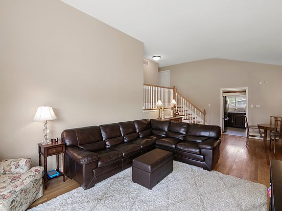 3rd image of 300 Forestway Dr