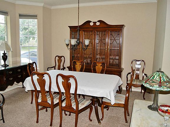 BIG FORMAL DINING WITH CROWN MOULDING