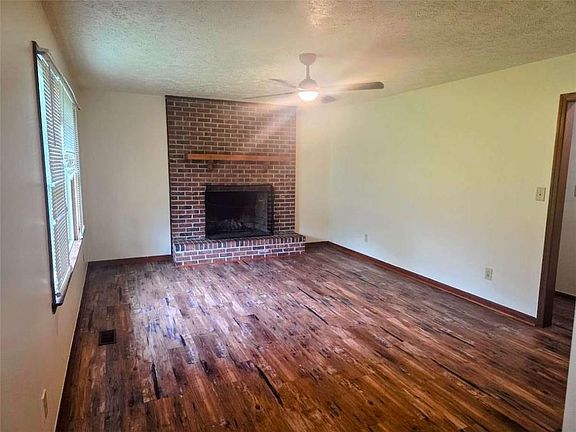 3rd image of 128 Hillview Dr