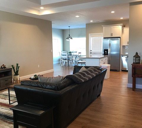 3rd image of 700 W Aspen Dr