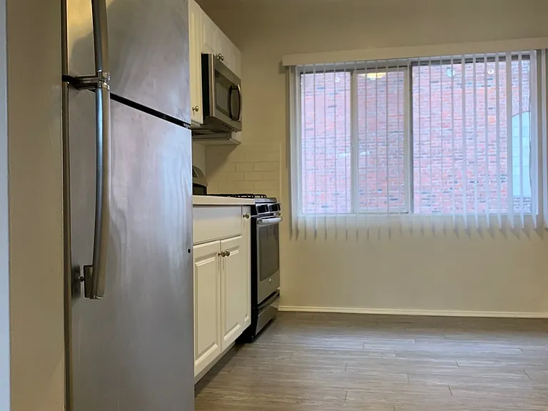 1033 S Westlake Ave — Photo 15