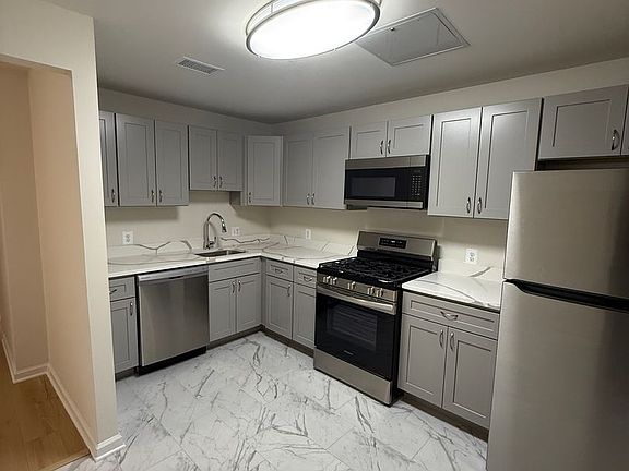 5th image of 830 Quince Orchard Blvd APT 201