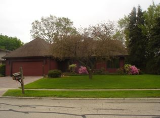 402 Brad Ct, Naperville, IL