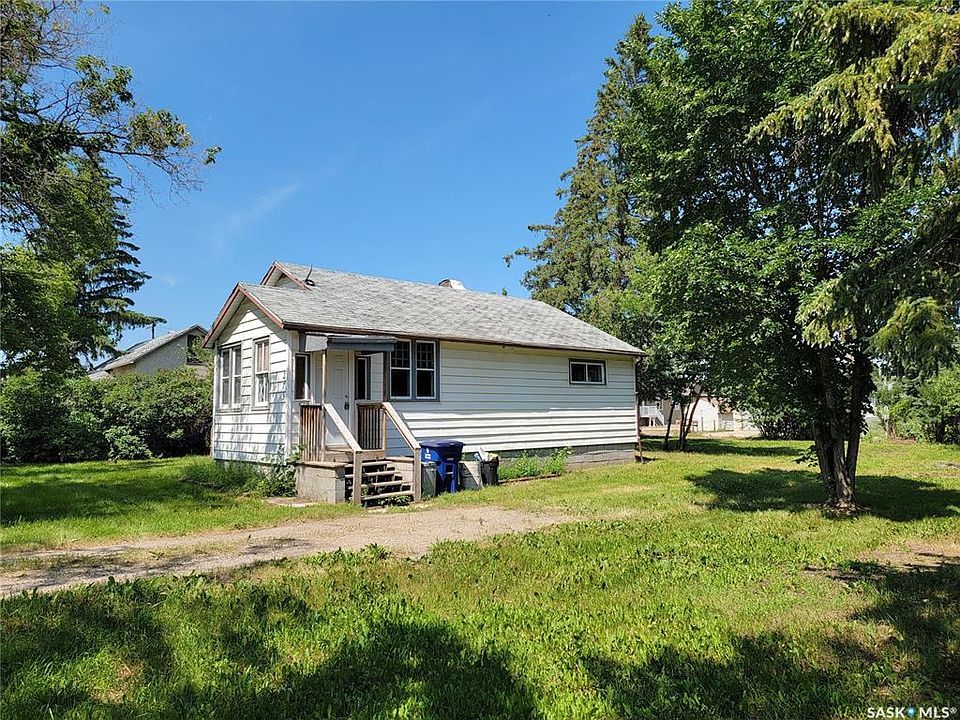 1st image of 273 1st AVENUE W