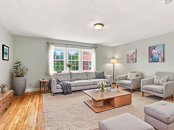 2nd image of 112 Maple St APT 4