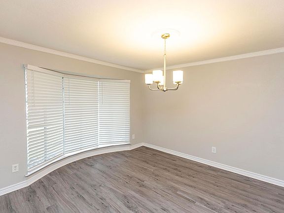 4th image of 2425 Coleshire Dr