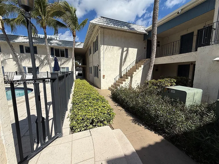 8607 SW 68th Ct #24 — Photo 14