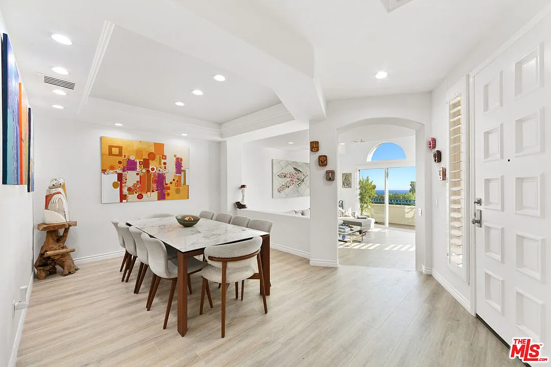 3 bed, 2.5 bath, 2132 sqft, $10,500 — Photo 1
