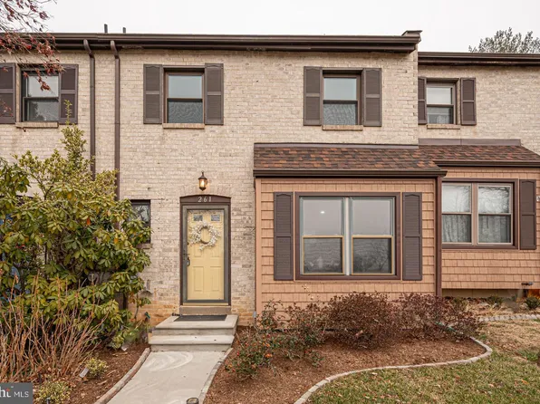 261 Bishop Dr, Aston, PA 19014