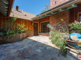 5401 Red Oak Dr, Los Angeles, CA 90068