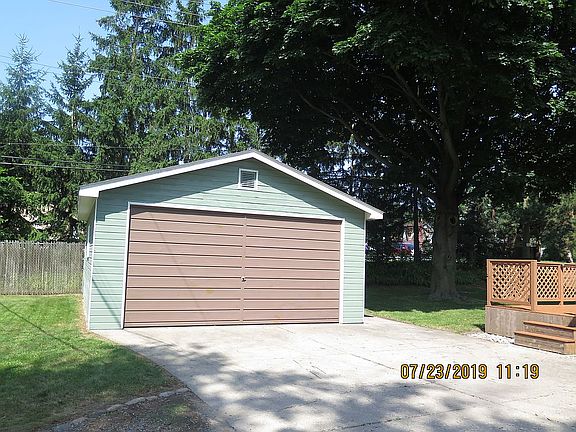 2 car garage with electrity