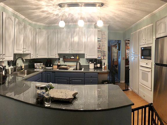 5th image of 26 Marilyn Ave